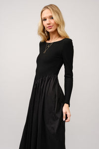 Erika Modest Midi in Black