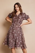 Lizzy Modest Organza Midi in Brown