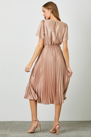 Etta Satin Modest Midi in Champagne