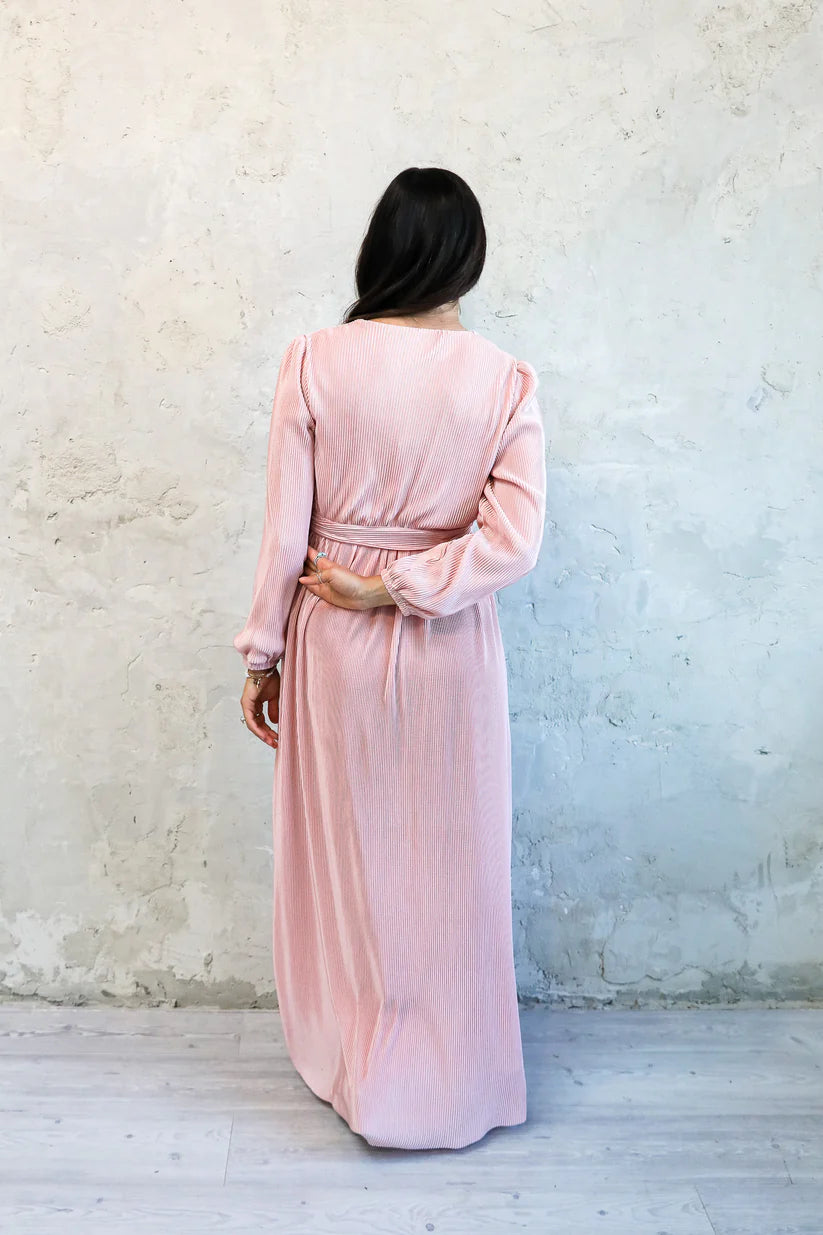 Marilyn Modest Maxi in Icy Pink