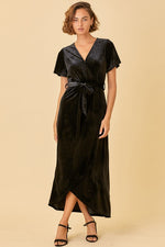 Angela Velvet Midi in Black