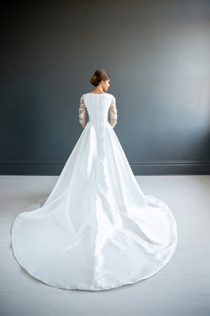 Evelyn Modest Wedding Dress