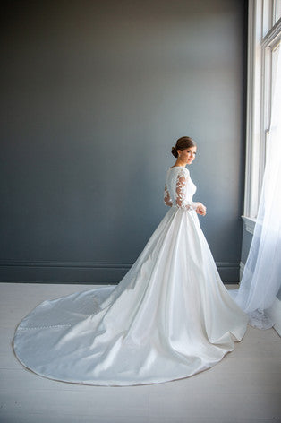 Evelyn Modest Wedding Dress