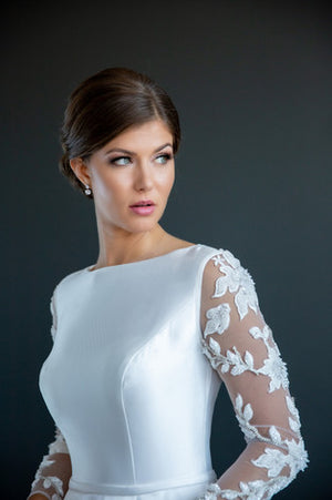 Evelyn Modest Wedding Dress